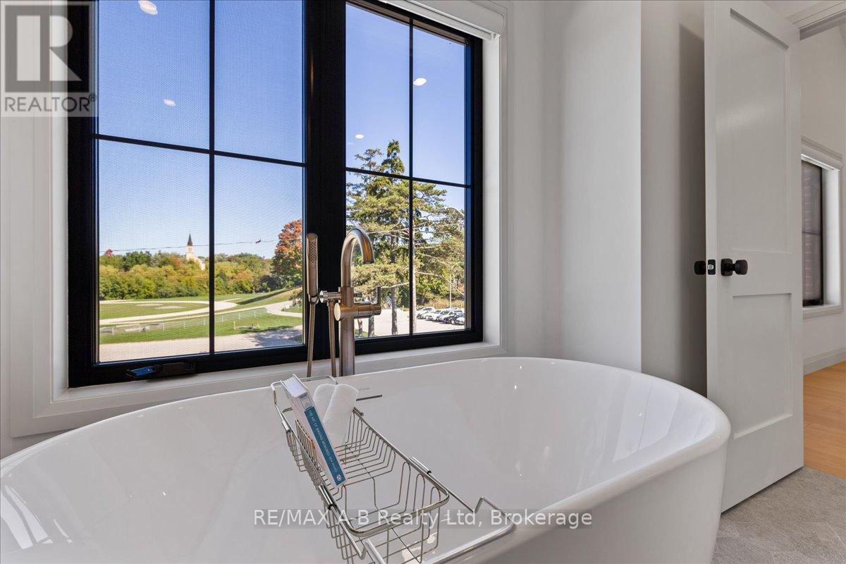 53 Worsley Street, Stratford, Ontario  N5A 1B8 - Photo 39 - X12441922