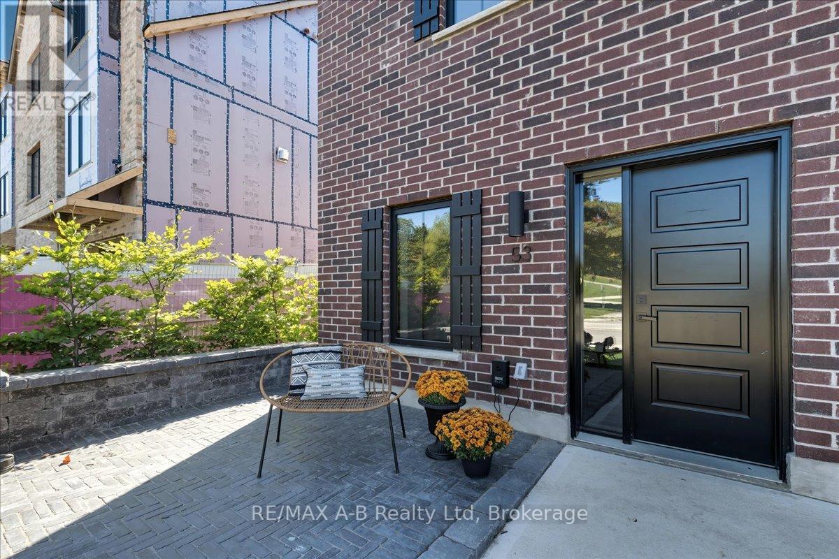 53 Worsley Street, Stratford, Ontario  N5A 1B8 - Photo 4 - X12441922