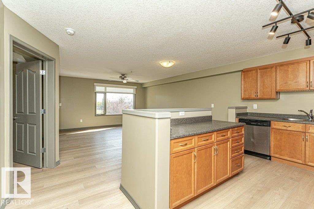 #215 1589 Glastonbury Bv Nw, Edmonton, Alberta  T5T 2V1 - Photo 2 - E4446285