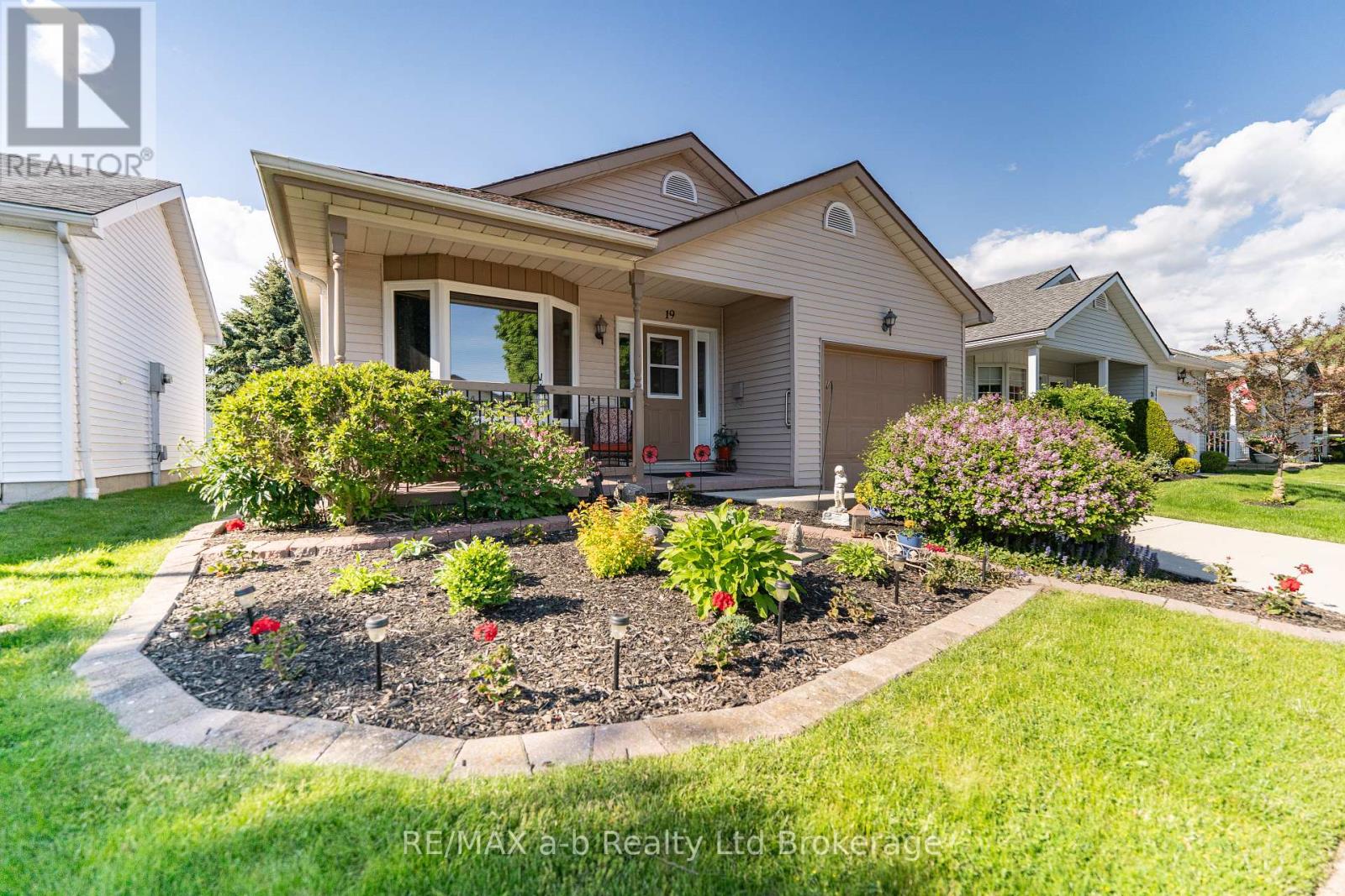 19 Brasher Drive, Tillsonburg, Ontario  N4G 5T2 - Photo 1 - X12441921