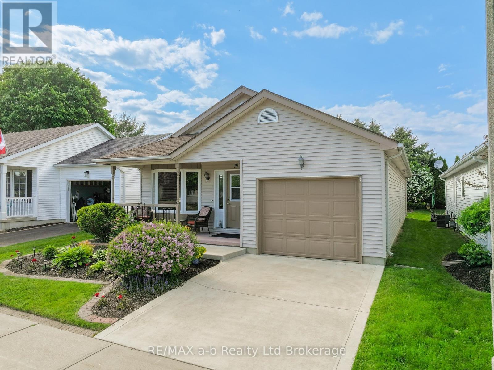19 Brasher Drive, Tillsonburg, Ontario  N4G 5T2 - Photo 3 - X12441921