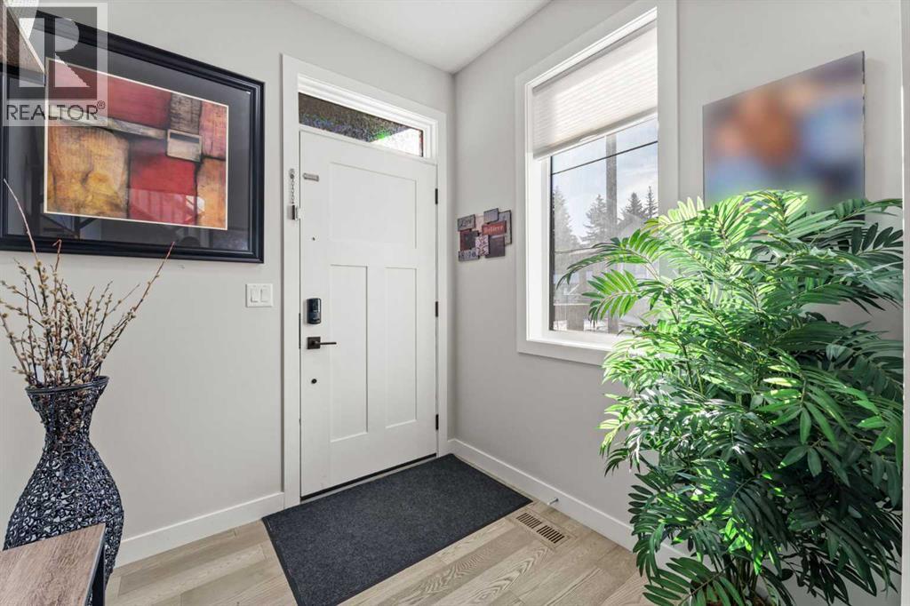 804 Shawnee Terrace Sw, Calgary, Alberta  T2Y 0P6 - Photo 4 - A2244918