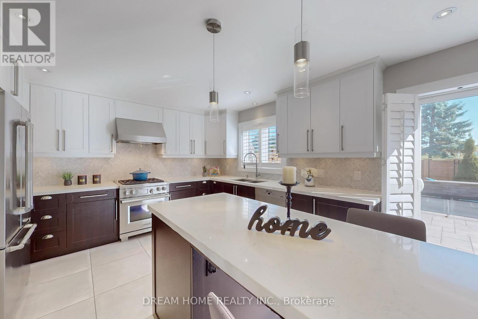 47 Venetian Crescent, Vaughan, Ontario  L4L 5E6 - Photo 10 - N12441933
