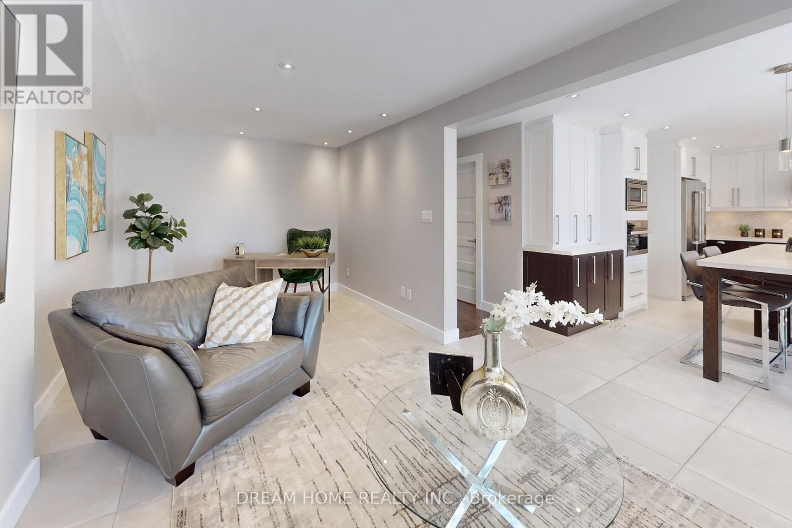 47 Venetian Crescent, Vaughan, Ontario  L4L 5E6 - Photo 13 - N12441933