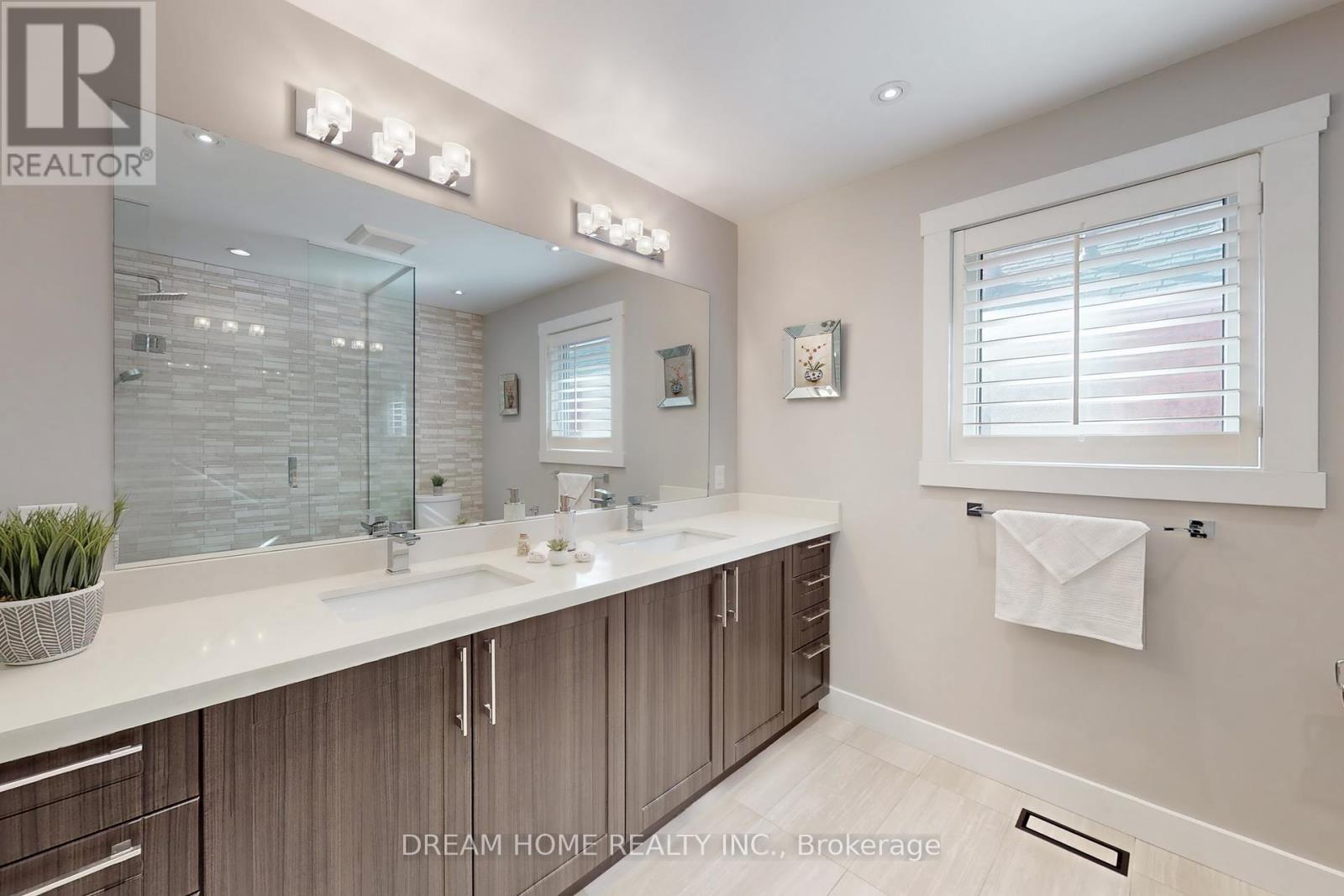47 Venetian Crescent, Vaughan, Ontario  L4L 5E6 - Photo 26 - N12441933