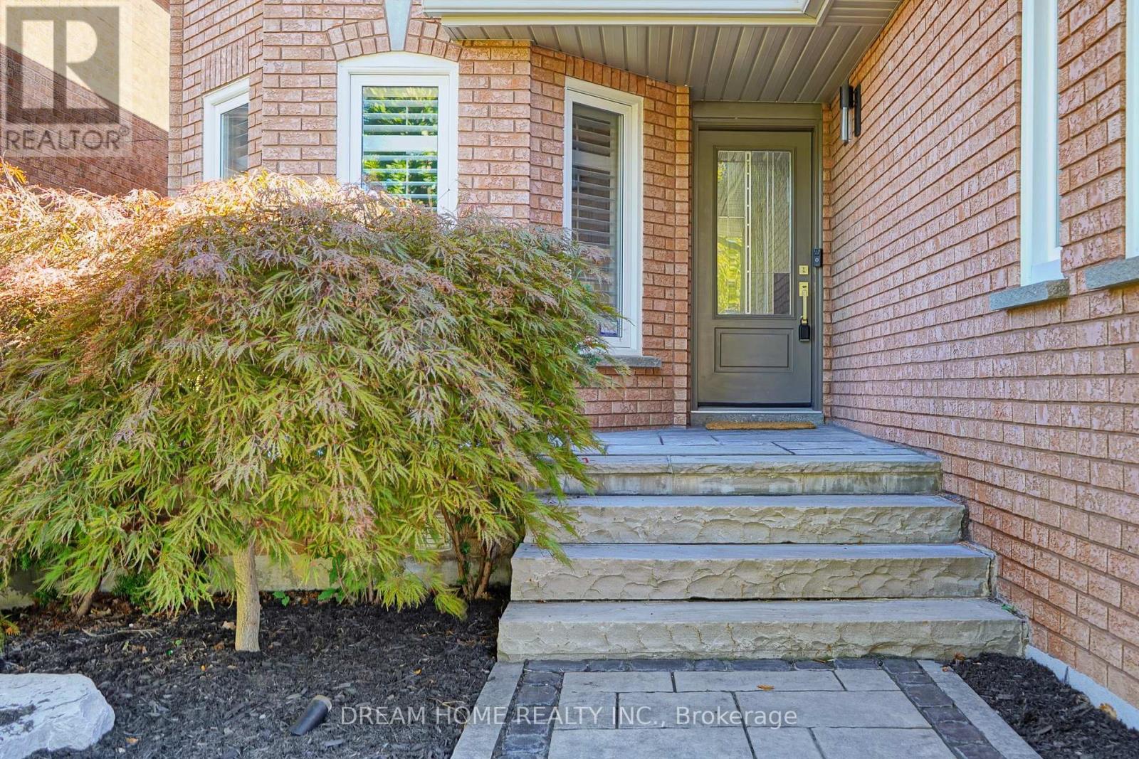 47 Venetian Crescent, Vaughan, Ontario  L4L 5E6 - Photo 3 - N12441933