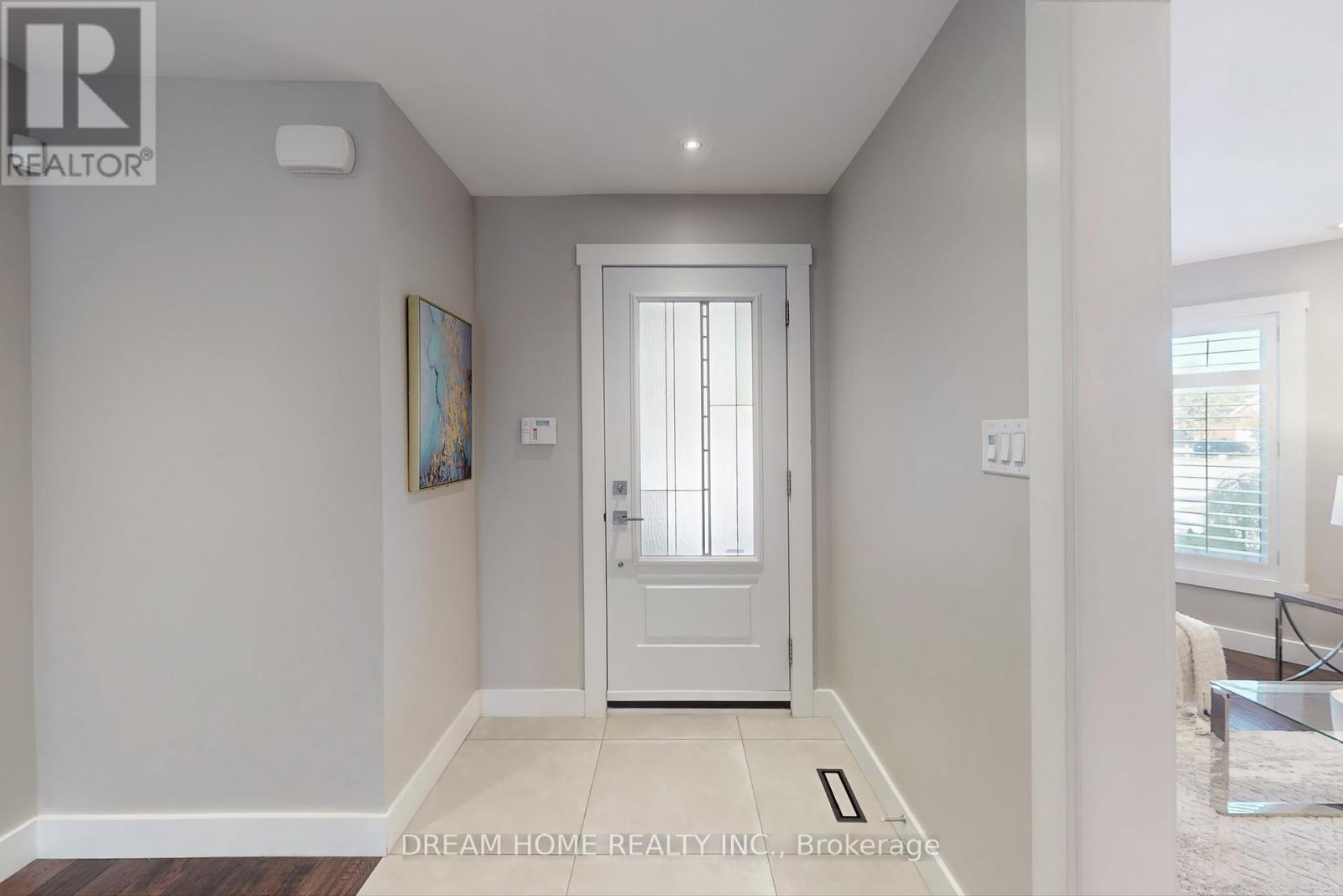 47 Venetian Crescent, Vaughan, Ontario  L4L 5E6 - Photo 4 - N12441933