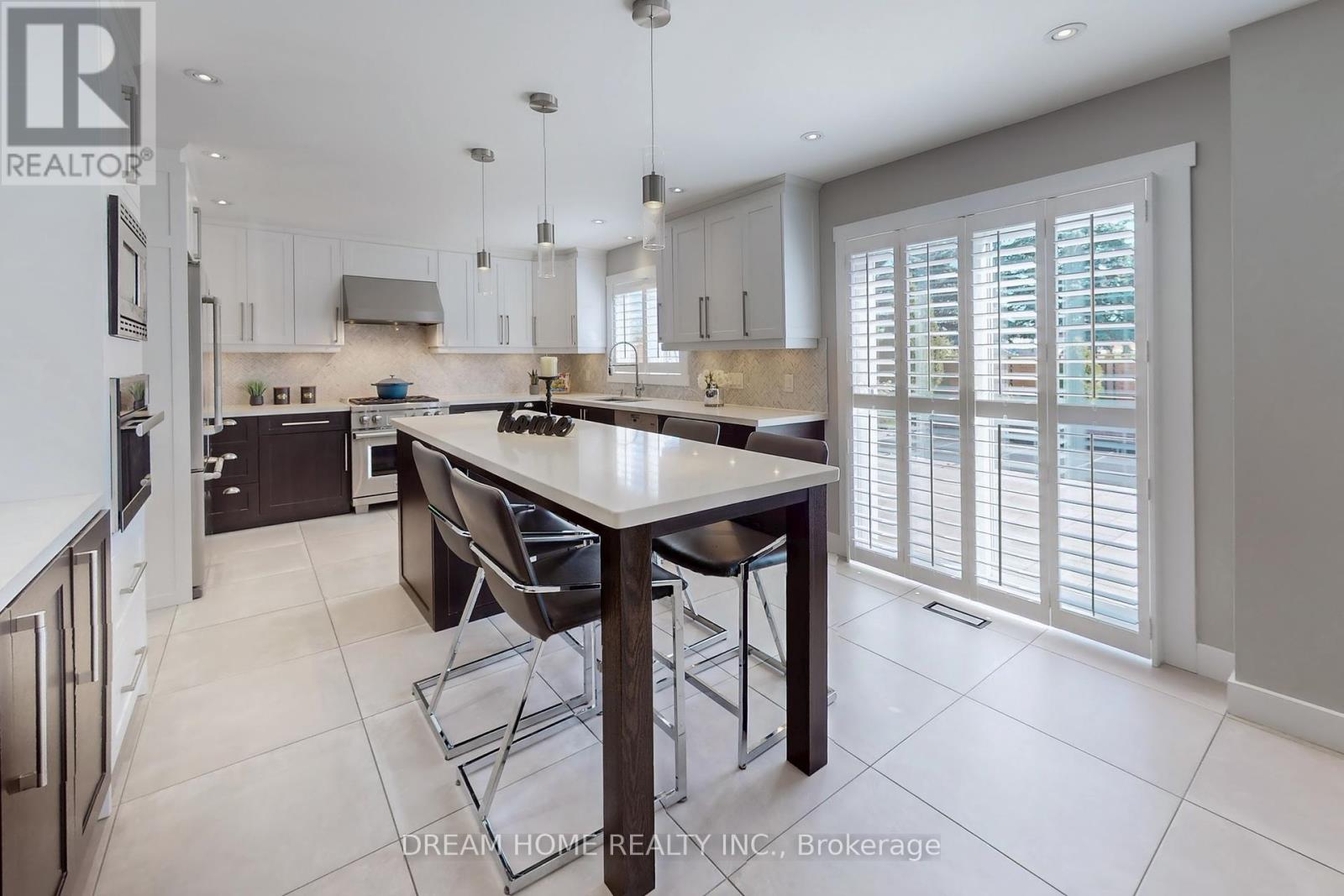47 Venetian Crescent, Vaughan, Ontario  L4L 5E6 - Photo 7 - N12441933