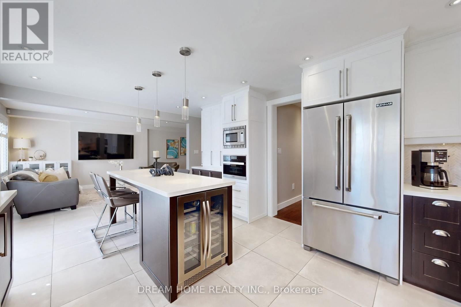 47 Venetian Crescent, Vaughan, Ontario  L4L 5E6 - Photo 8 - N12441933
