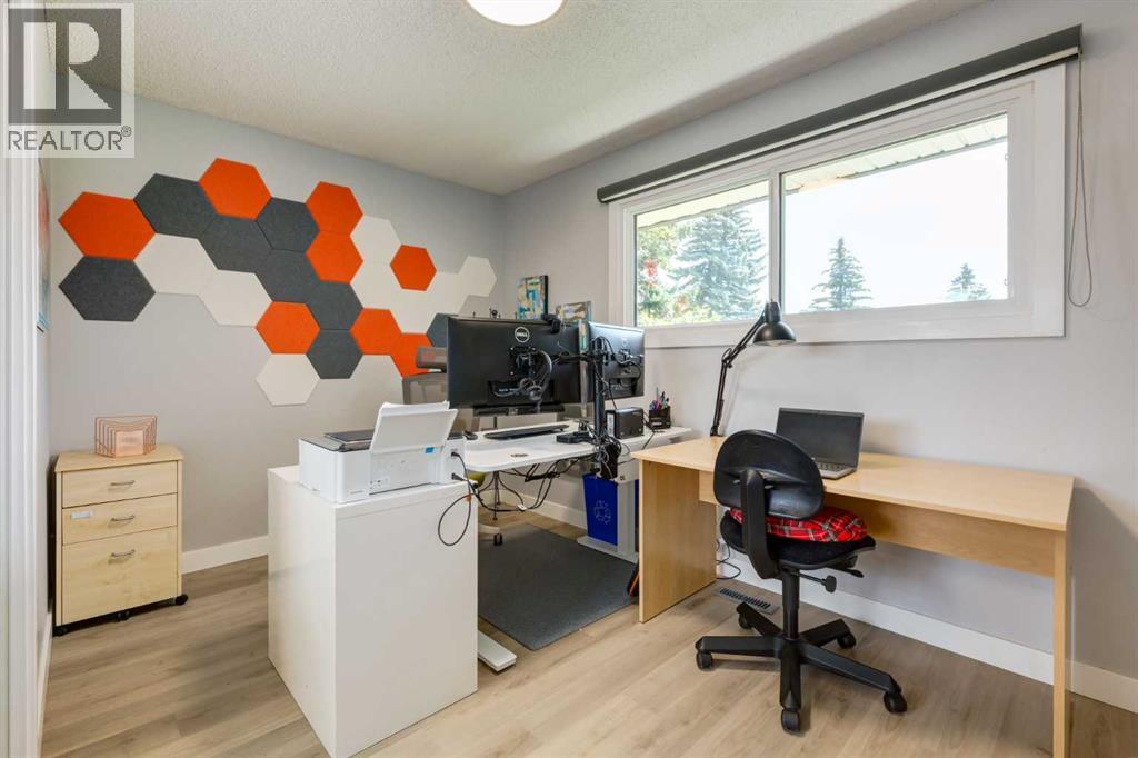 31 Silverstone Bay Nw, Calgary, Alberta  T3B 4Y8 - Photo 26 - A2259037