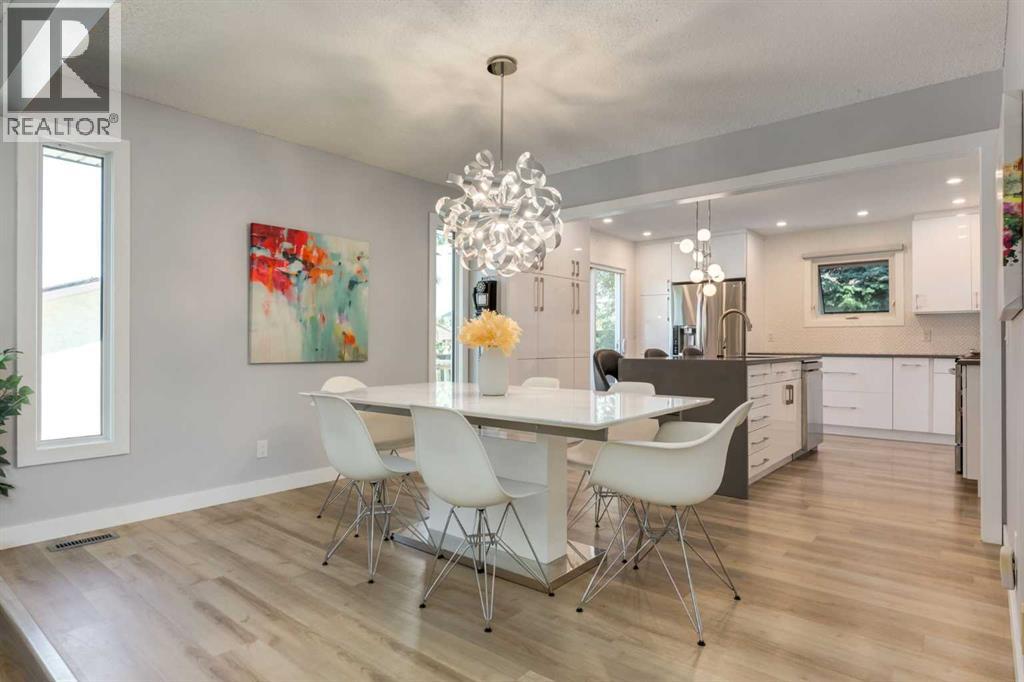 31 Silverstone Bay Nw, Calgary, Alberta  T3B 4Y8 - Photo 8 - A2259037