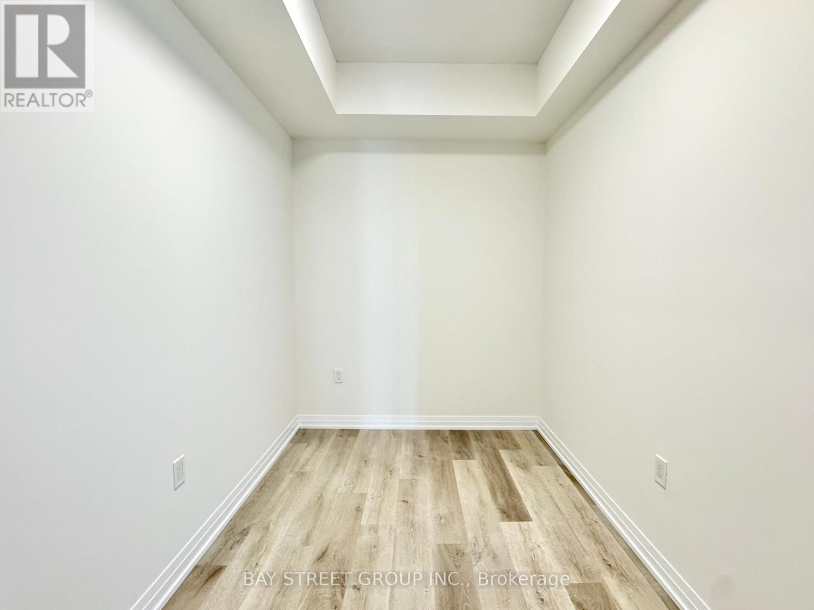 1510 - 15 Watergarden Drive, Mississauga, Ontario  L5R 0H4 - Photo 6 - W12441925