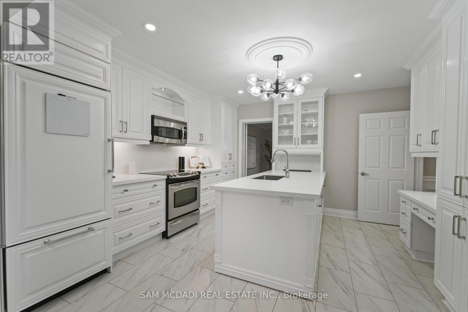 474 Bob-O-Link Road, Mississauga, Ontario  L5J 2P4 - Photo 10 - W12441929