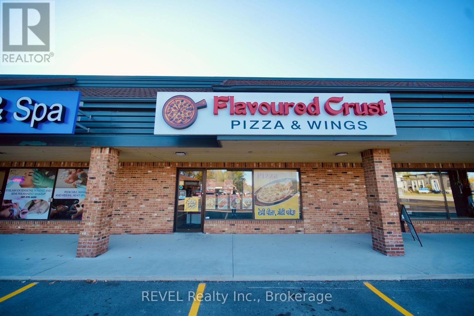 4 - 6080 Mcleod Road, Niagara Falls (Oldfield), Ontario  L2G 7T4 - Photo 1 - X12441951