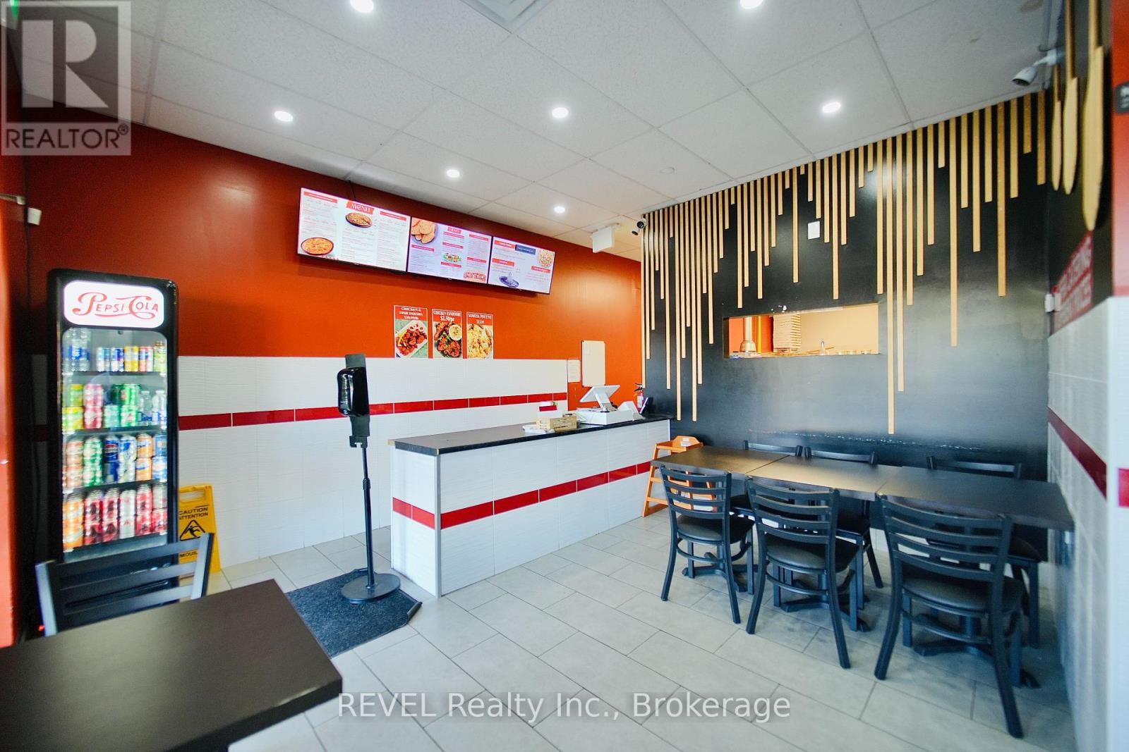 4 - 6080 Mcleod Road, Niagara Falls (Oldfield), Ontario  L2G 7T4 - Photo 2 - X12441951
