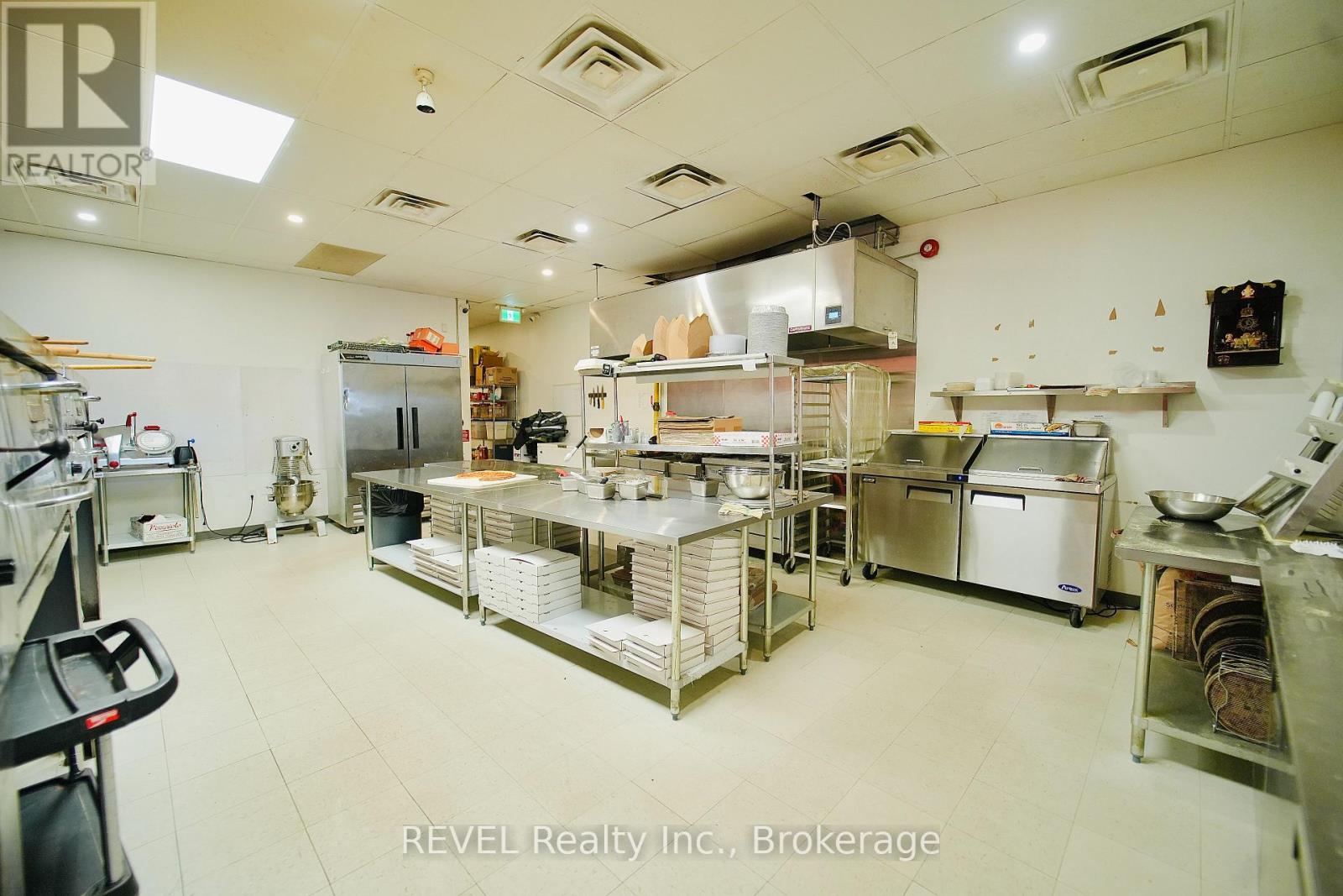 4 - 6080 Mcleod Road, Niagara Falls (Oldfield), Ontario  L2G 7T4 - Photo 7 - X12441951