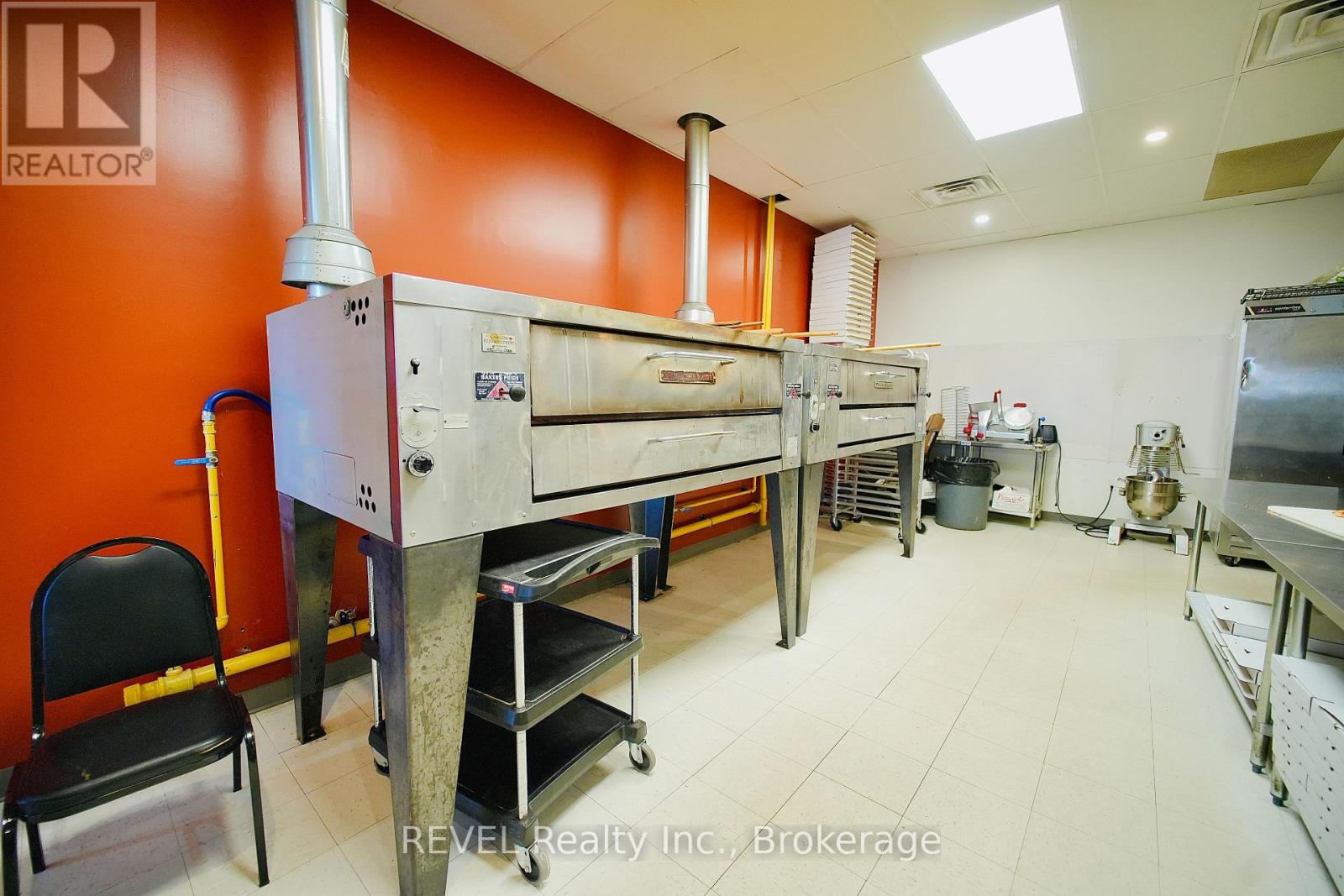 4 - 6080 Mcleod Road, Niagara Falls (Oldfield), Ontario  L2G 7T4 - Photo 8 - X12441951