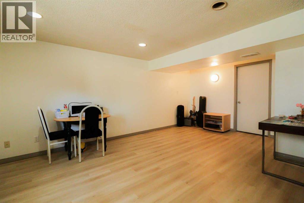 236 Pinetree Road Ne, Calgary, Alberta  T1Y 1K3 - Photo 33 - A2246149
