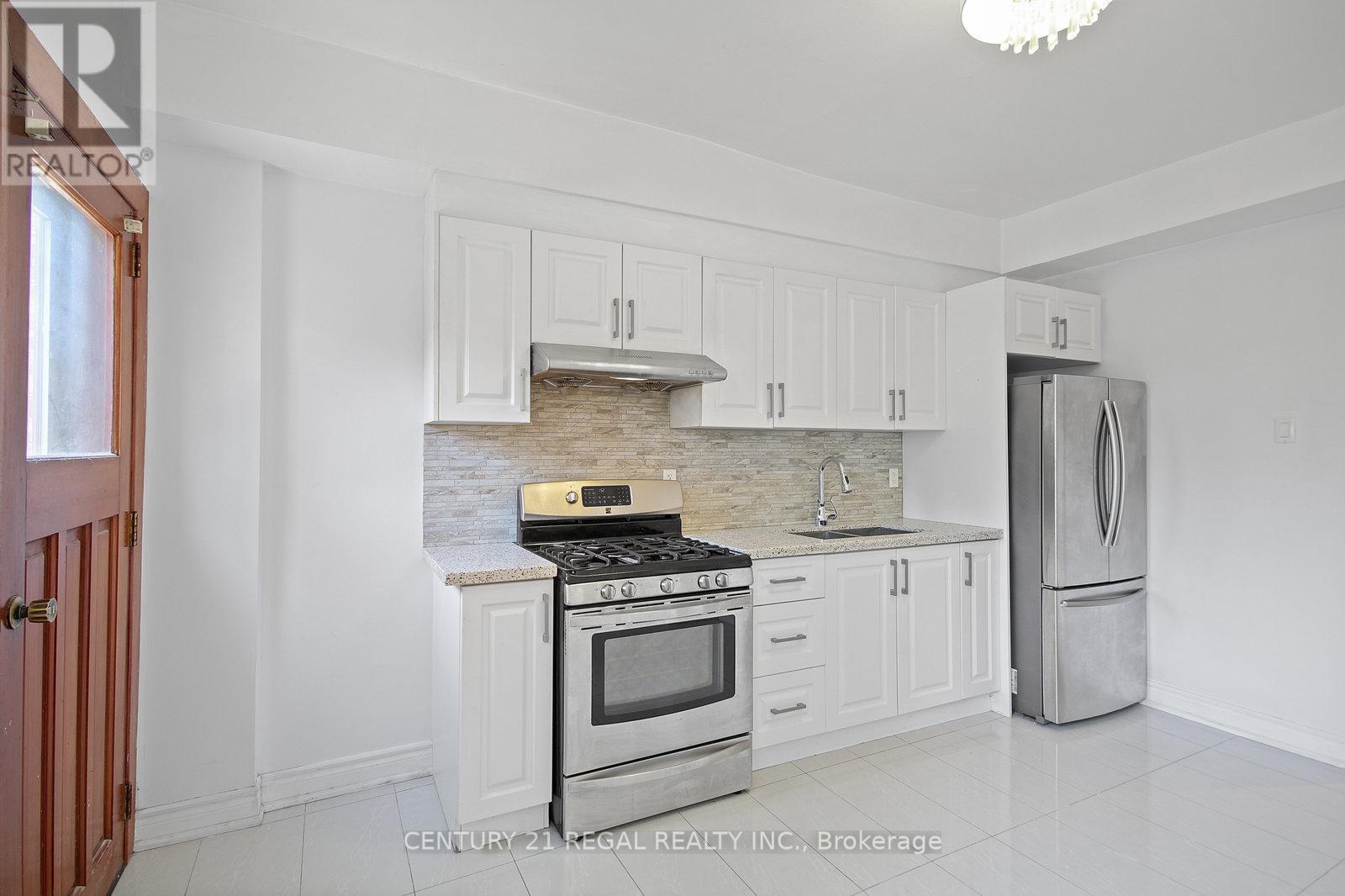 300 Montrose Avenue, Toronto, Ontario  M6G 3G8 - Photo 10 - C12441940
