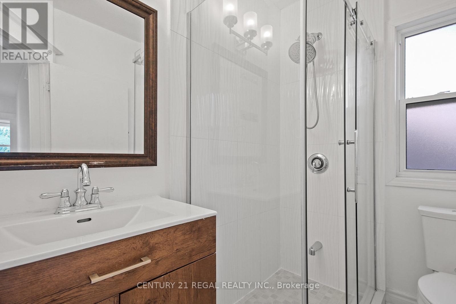 300 Montrose Avenue, Toronto, Ontario  M6G 3G8 - Photo 13 - C12441940