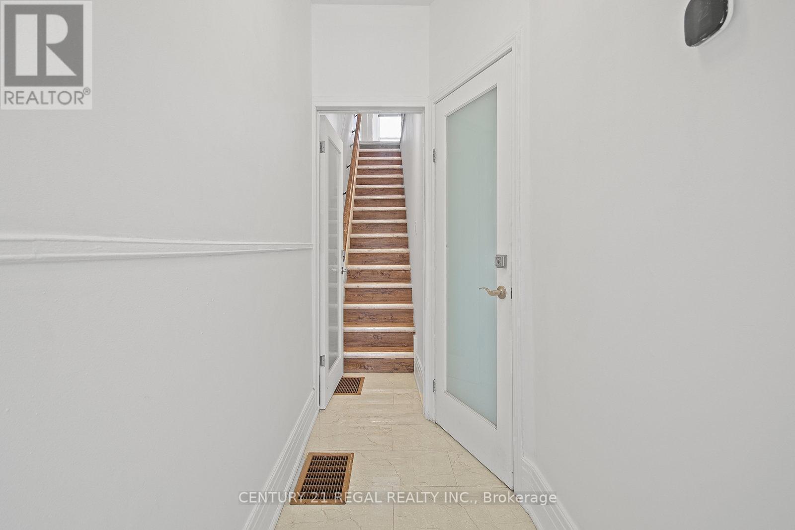 300 Montrose Avenue, Toronto, Ontario  M6G 3G8 - Photo 16 - C12441940