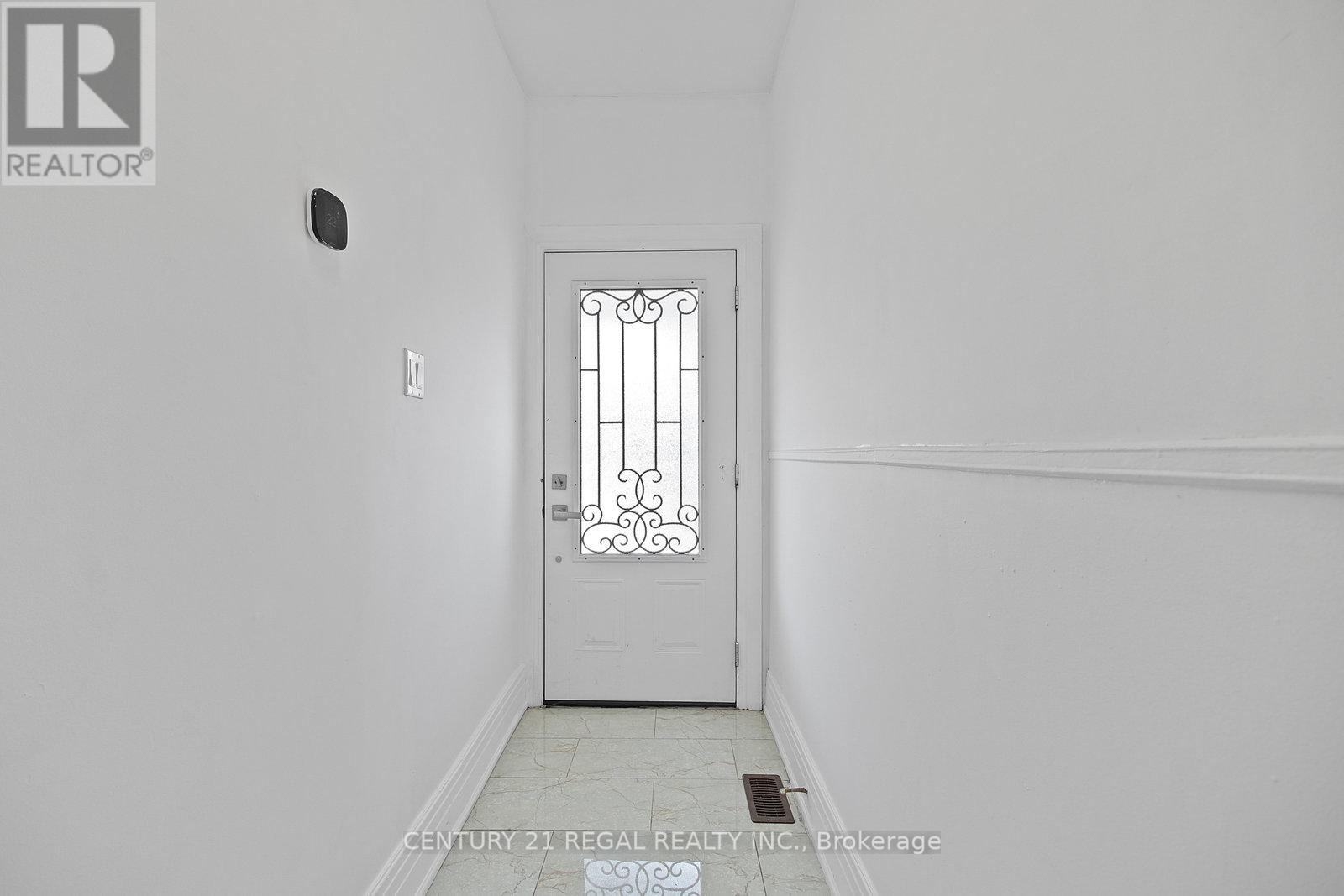 300 Montrose Avenue, Toronto, Ontario  M6G 3G8 - Photo 18 - C12441940