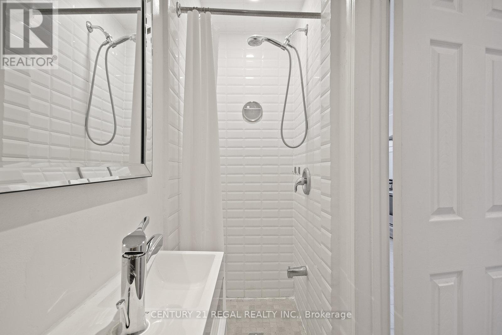 300 Montrose Avenue, Toronto, Ontario  M6G 3G8 - Photo 3 - C12441940