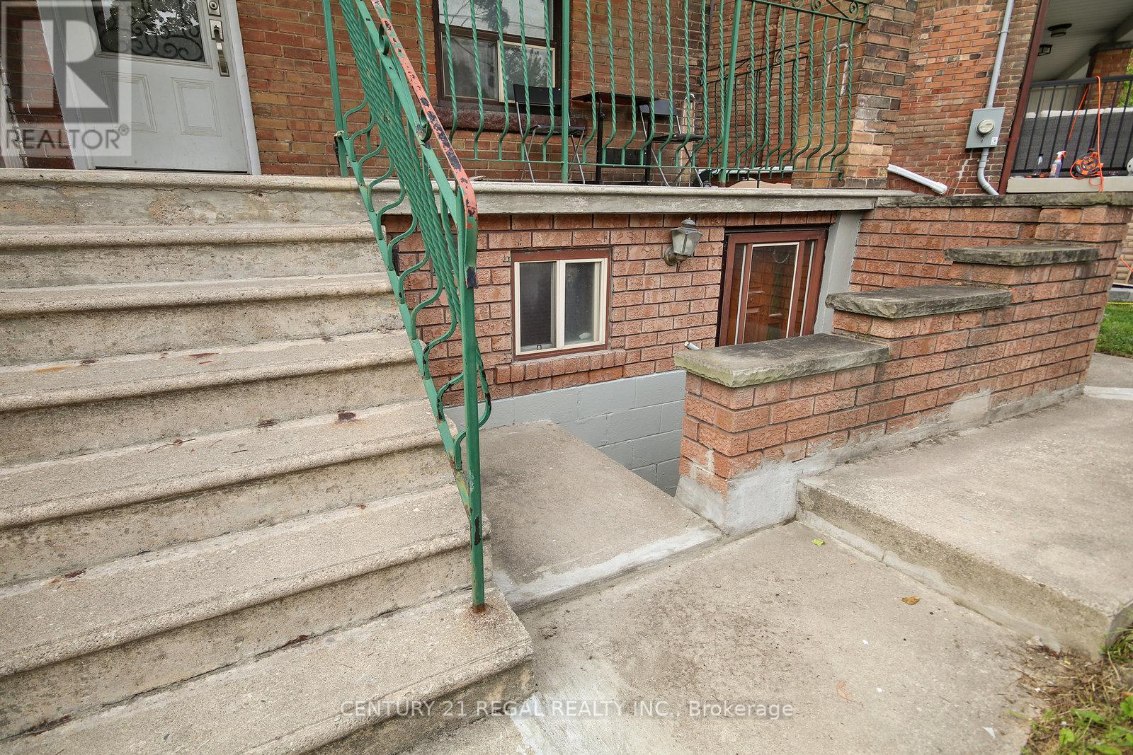 300 Montrose Avenue, Toronto, Ontario  M6G 3G8 - Photo 30 - C12441940