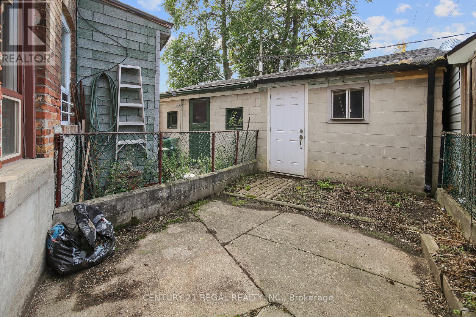 300 Montrose Avenue, Toronto, Ontario  M6G 3G8 - Photo 39 - C12441940