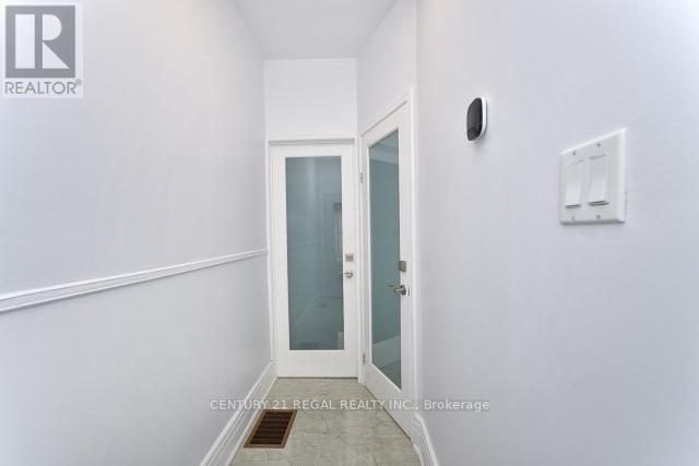 300 Montrose Avenue, Toronto, Ontario  M6G 3G8 - Photo 8 - C12441940
