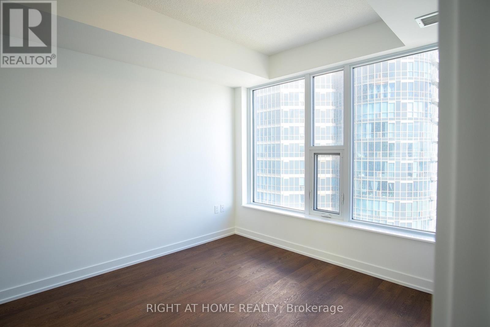 2709 - 10 York St Street, Toronto, Ontario  M5J 0E1 - Photo 2 - C12441949