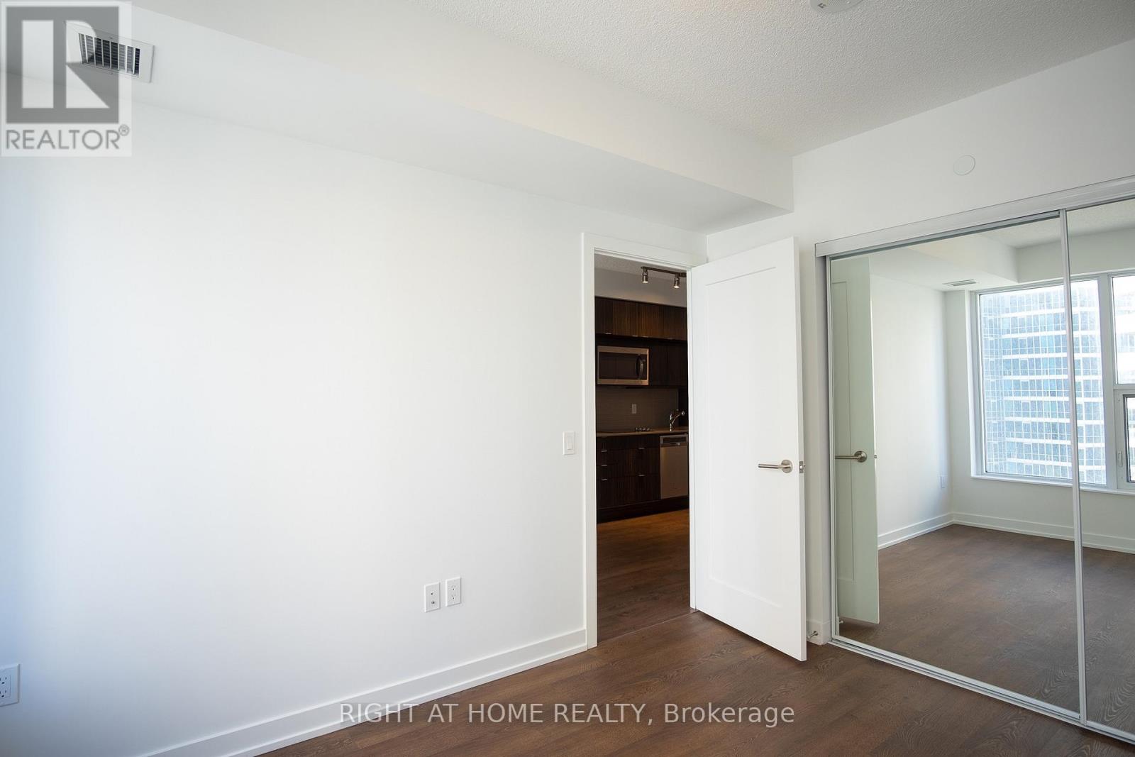 2709 - 10 York St Street, Toronto, Ontario  M5J 0E1 - Photo 3 - C12441949