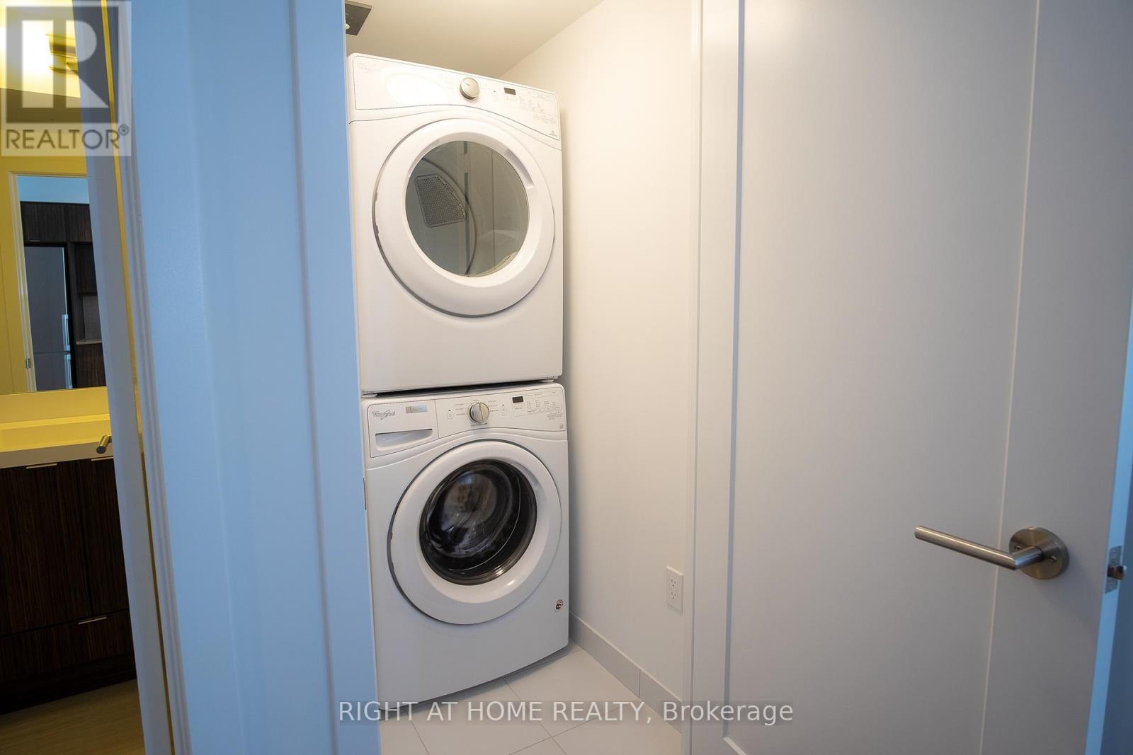 2709 - 10 York St Street, Toronto, Ontario  M5J 0E1 - Photo 6 - C12441949