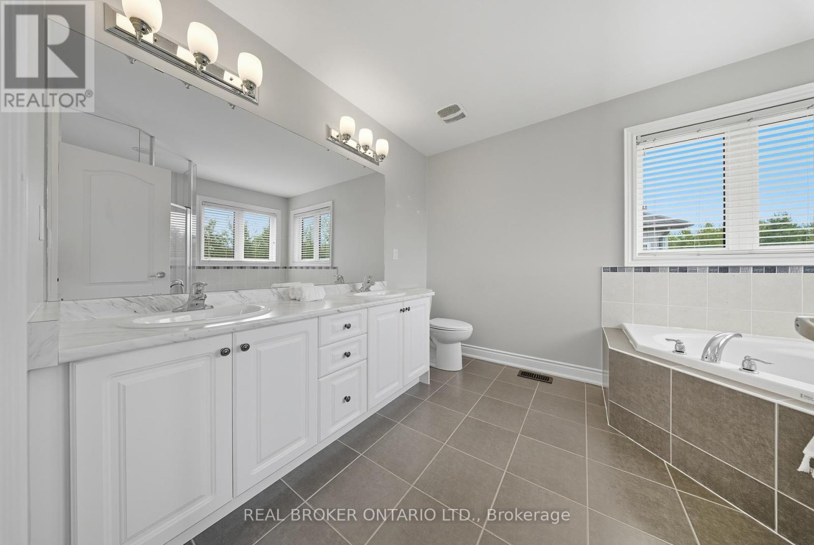 203 Gold Park Gate, Essa, Ontario  L3W 0B5 - Photo 21 - N12441954