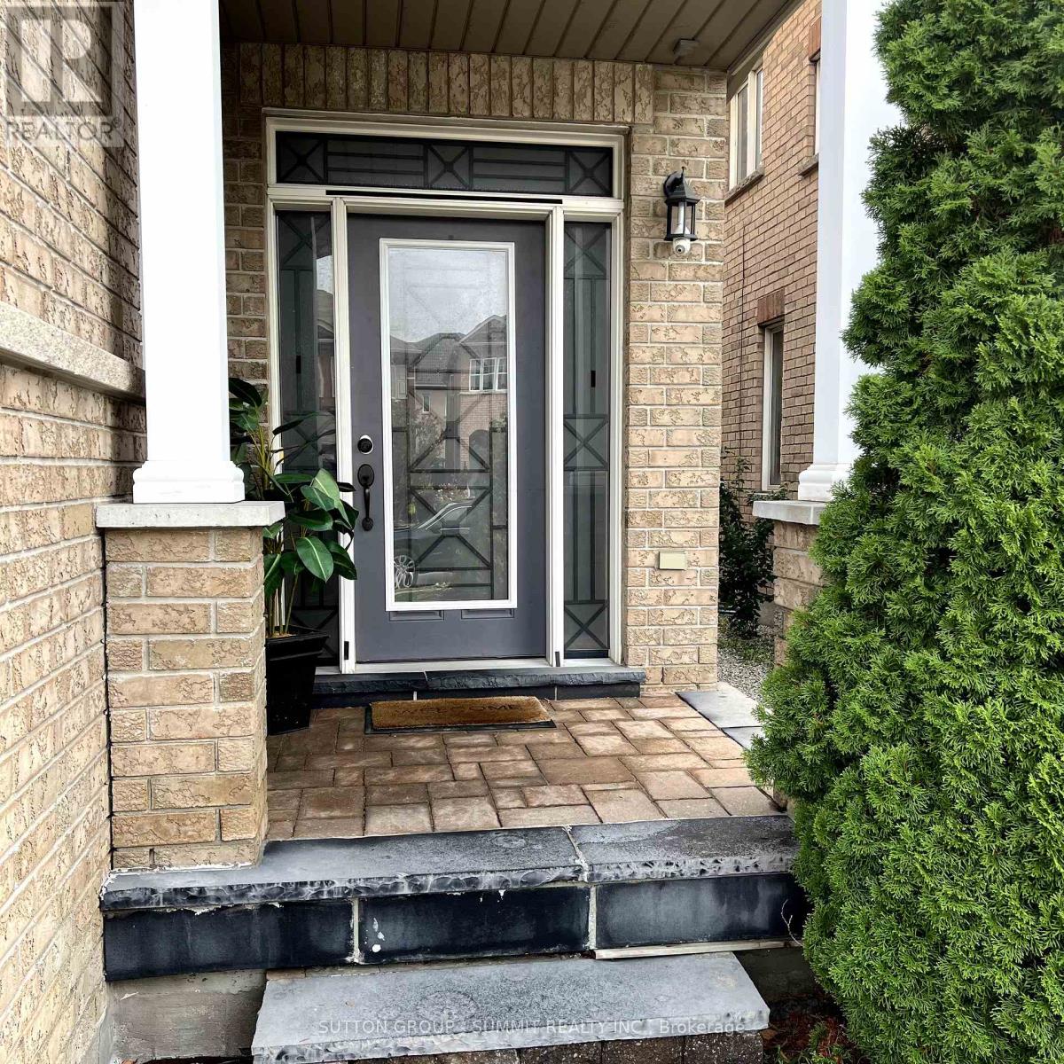 527 Coach Drive, Mississauga, Ontario  L5R 0C3 - Photo 2 - W12441935