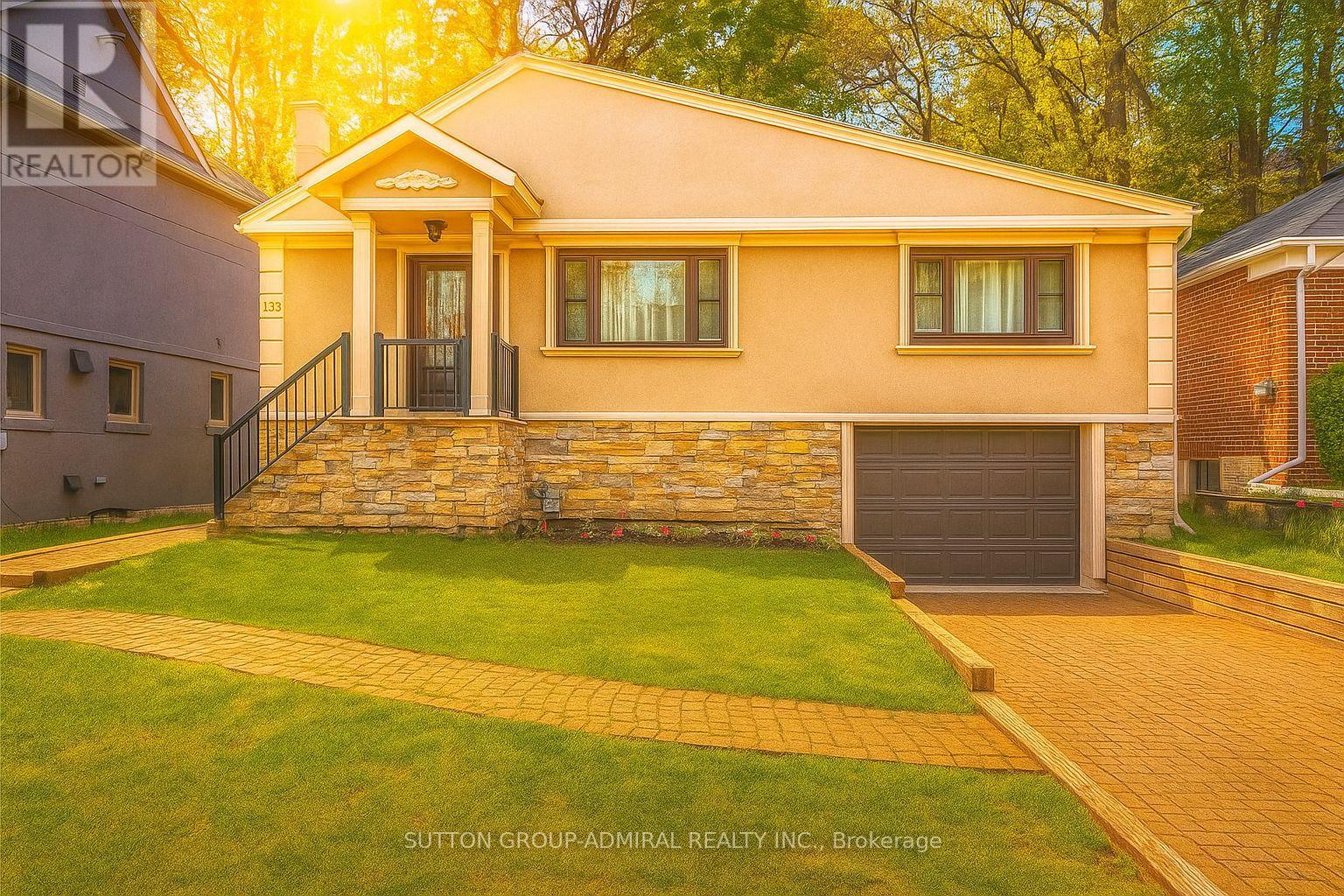 182 South Kingsway, Toronto, Ontario  M6S 3T7 - Photo 2 - W12441953