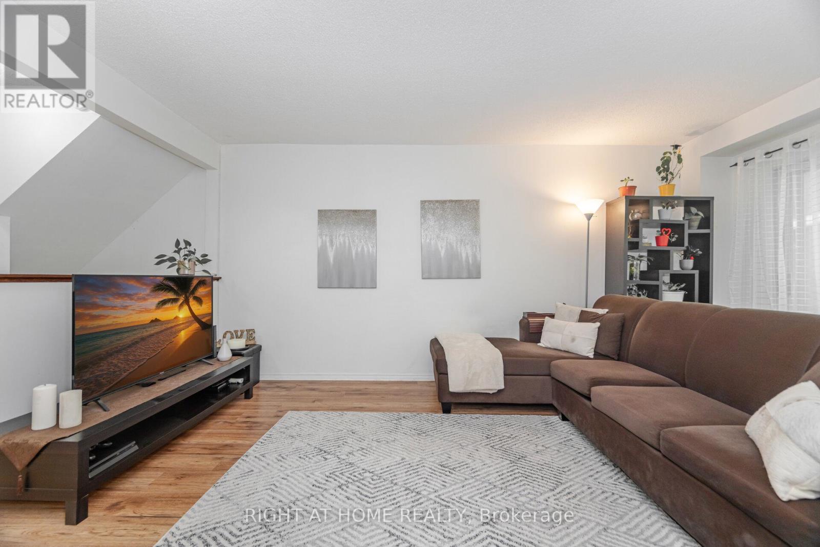 7 - 453 Woodview Road, Burlington, Ontario  L7N 2Z9 - Photo 6 - W12441955