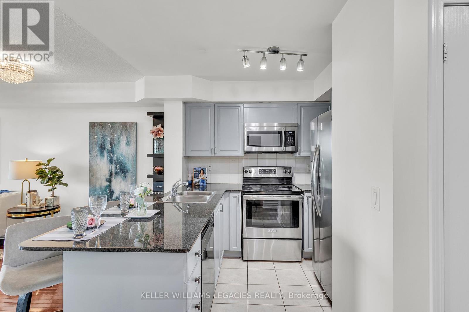 2013 - 33 Elm Drive W, Mississauga, Ontario  L5B 4L2 - Photo 14 - W12441956