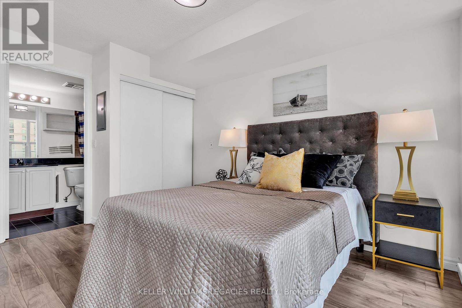 2013 - 33 Elm Drive W, Mississauga, Ontario  L5B 4L2 - Photo 23 - W12441956