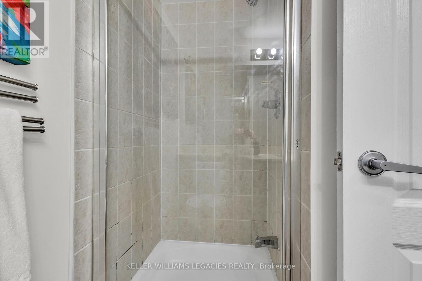 2013 - 33 Elm Drive W, Mississauga, Ontario  L5B 4L2 - Photo 26 - W12441956