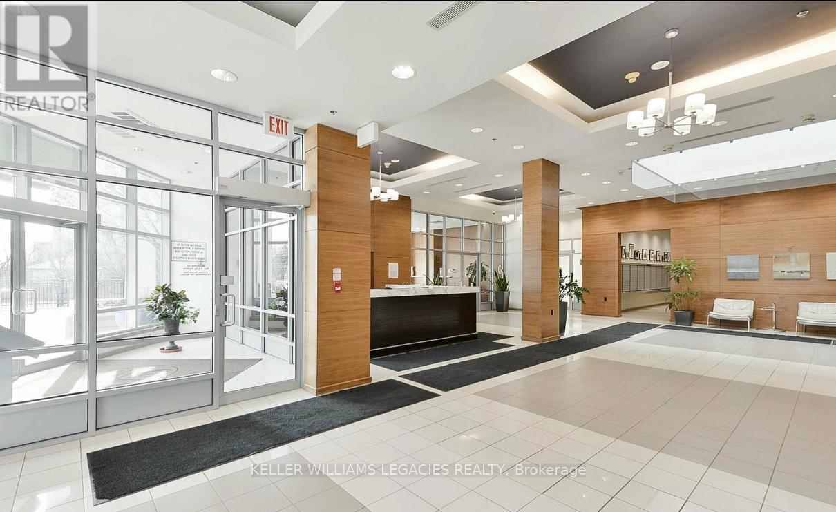 2013 - 33 Elm Drive W, Mississauga, Ontario  L5B 4L2 - Photo 4 - W12441956