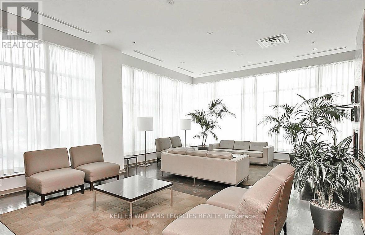 2013 - 33 Elm Drive W, Mississauga, Ontario  L5B 4L2 - Photo 7 - W12441956