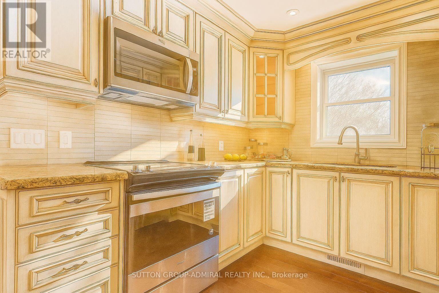 182 South Kingsway, Toronto, Ontario  M6S 3T7 - Photo 6 - W12441953