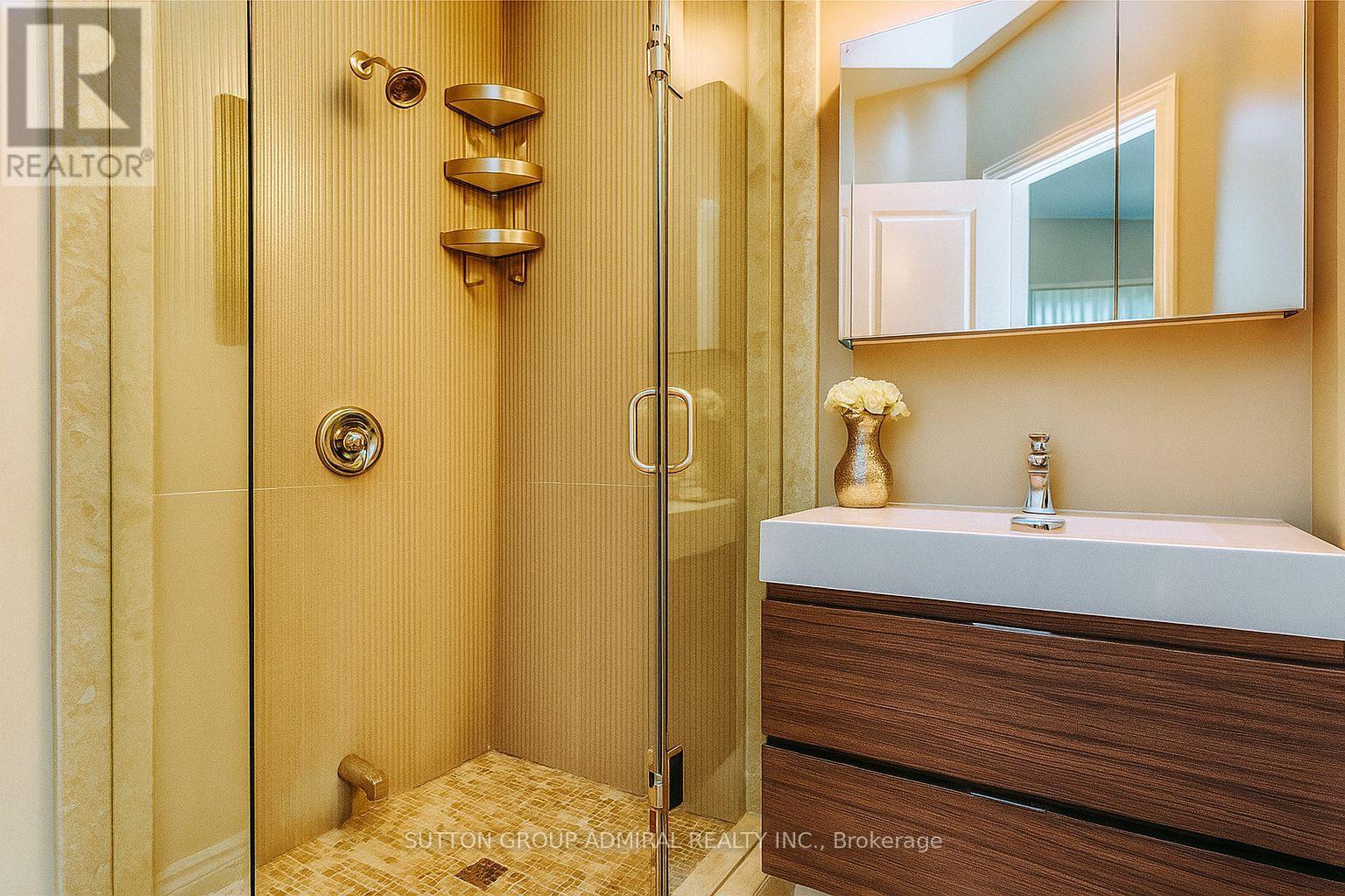 182 South Kingsway, Toronto, Ontario  M6S 3T7 - Photo 11 - W12441953