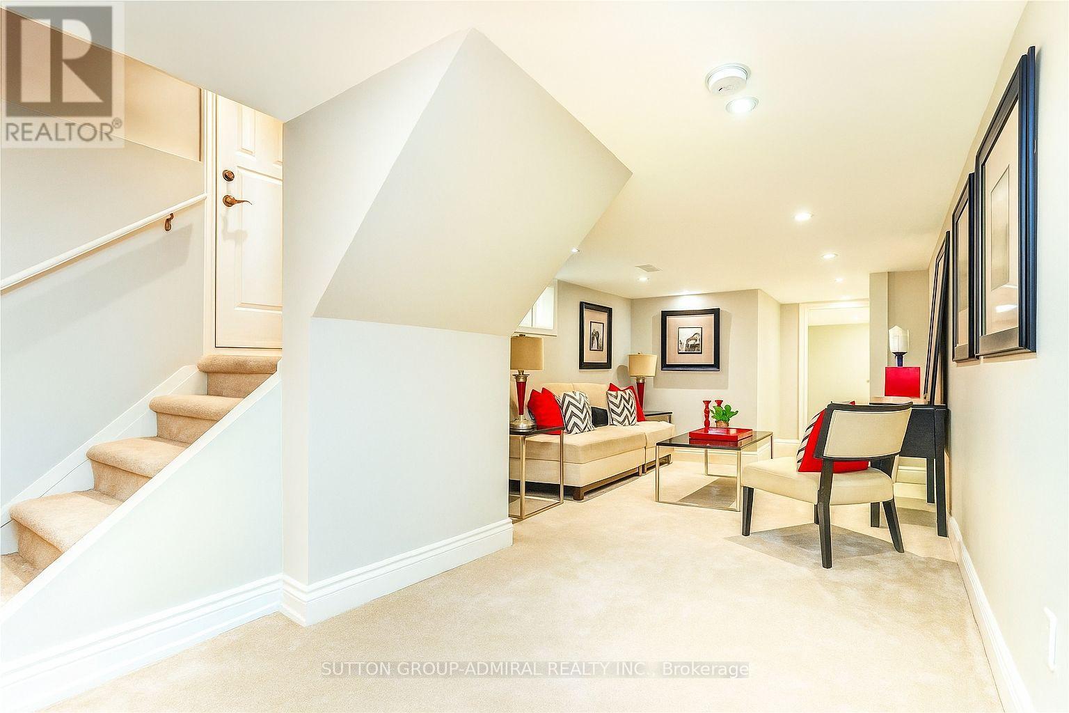 182 South Kingsway, Toronto, Ontario  M6S 3T7 - Photo 14 - W12441953
