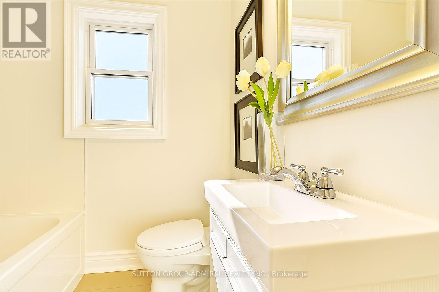 182 South Kingsway, Toronto, Ontario  M6S 3T7 - Photo 9 - W12441953
