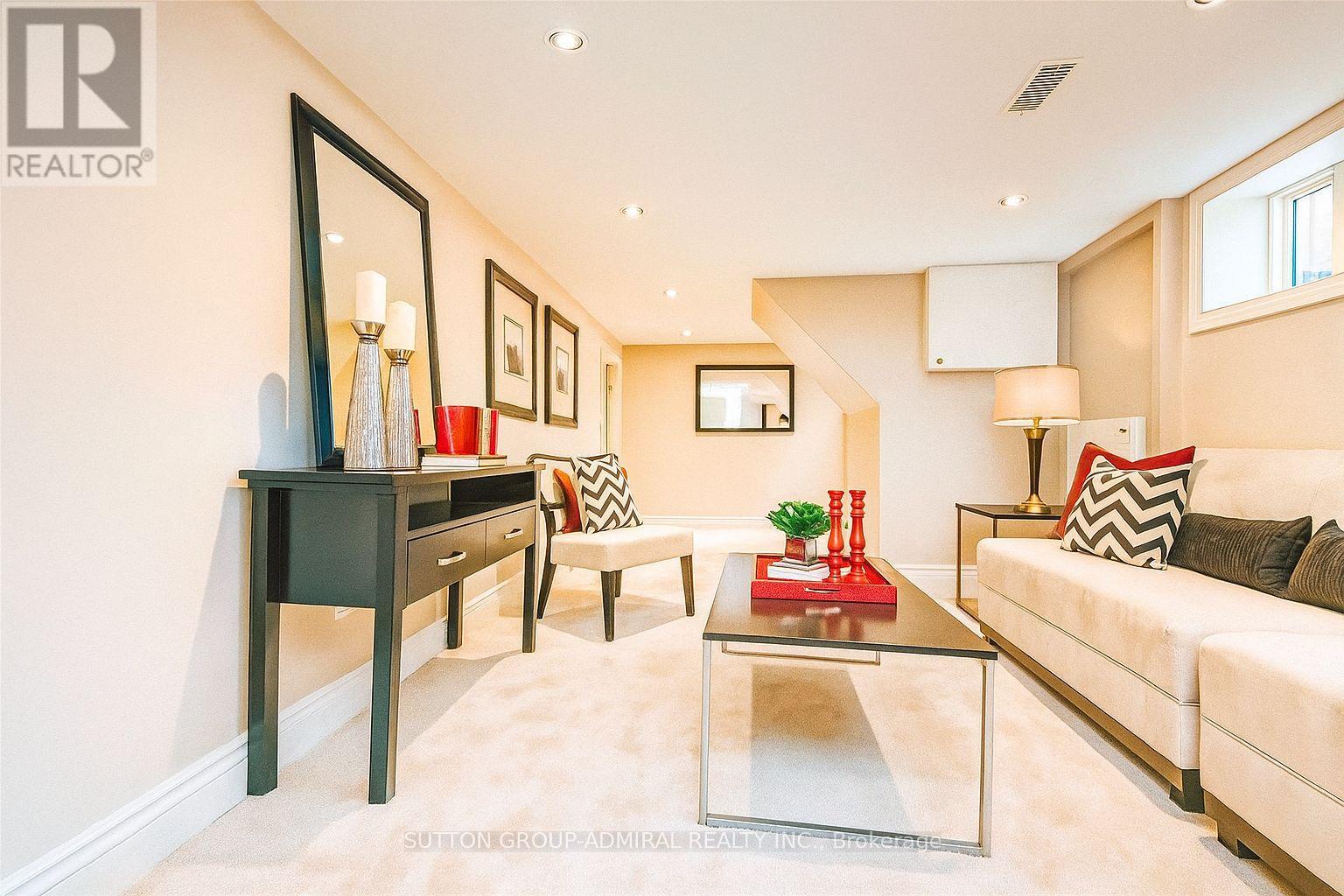 182 South Kingsway, Toronto, Ontario  M6S 3T7 - Photo 16 - W12441953