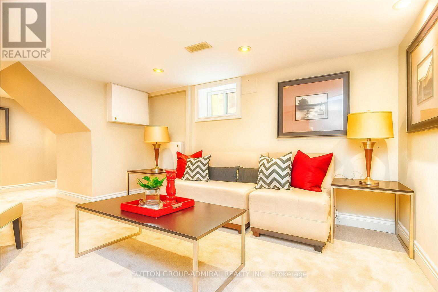 182 South Kingsway, Toronto, Ontario  M6S 3T7 - Photo 15 - W12441953