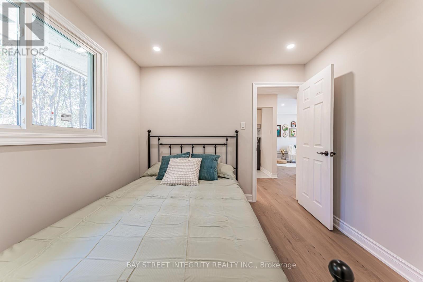 323 Clifton Road, Kitchener, Ontario  N2H 4W1 - Photo 20 - X12441936