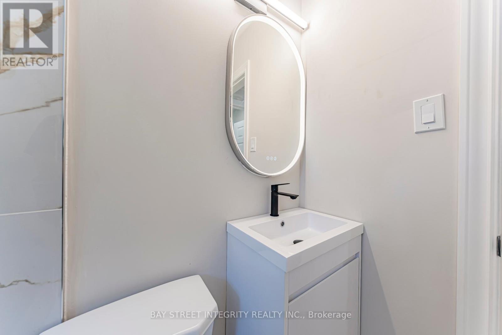 323 Clifton Road, Kitchener, Ontario  N2H 4W1 - Photo 24 - X12441936